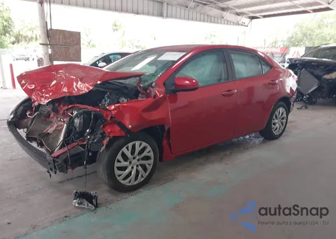 2018 Toyota Corolla Le z USA, uszkodzony, nr VIN 5YFBURHE4JP832983
